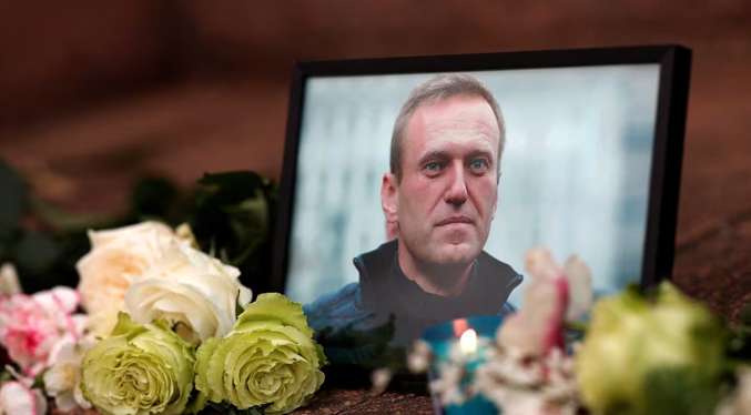 Equipo de Navalni acusa a Rusia de retener sus restos para cubrir sus huellas