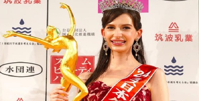 La modelo nacionalizada que ganó Miss Japón en medio de polémica renuncia a su título