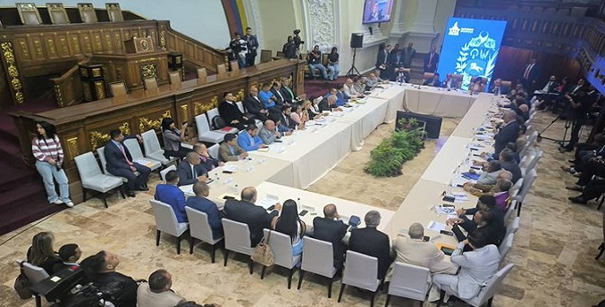 Precandidatos presidenciales piden observación internacional en las elecciones venezolanas