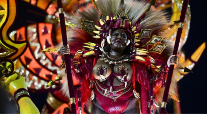La magia desborda el Sambódromo de Rio en el cierre de sus desfiles