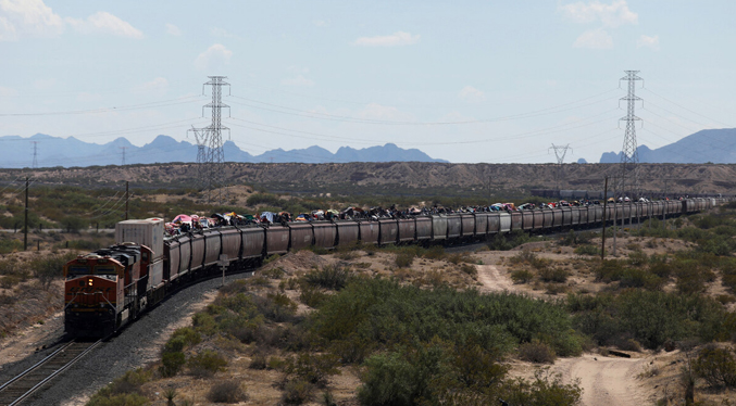 Migrante venezolana embarazada pierde la vida al caer de un tren en la frontera de México