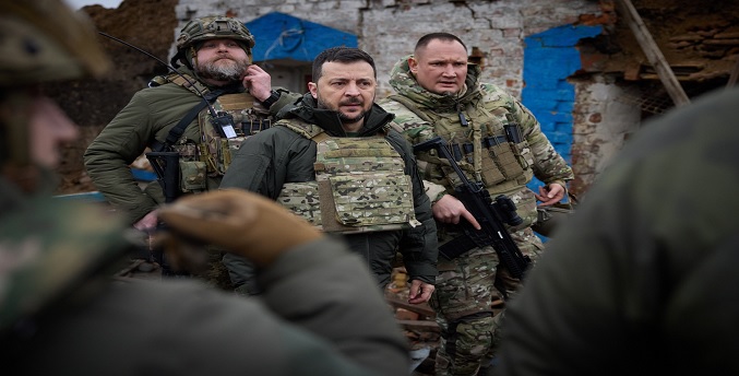 Zelenski visita a las tropas en el frente de Zaporiyia y a pacientes de cáncer en Kiev