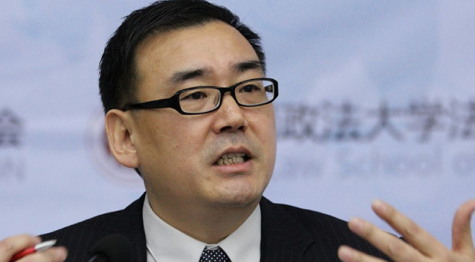 China condena a muerte en suspenso al escritor Yang Jun, acusado de espionaje