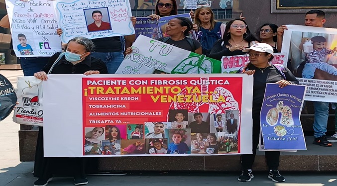 Madres protestas por falta de medicamentos para niños con fibrosis en Caracas
