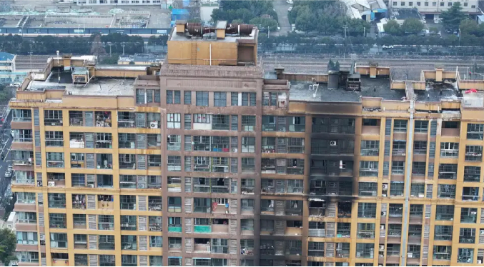 Incendio en edificio residencial deja 15 muertos en China