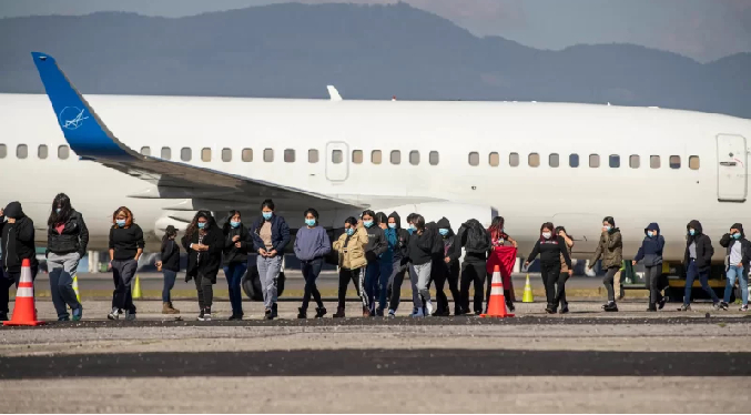 EEUU busca reactivar los vuelos directos de deportación para migrantes venezolanos