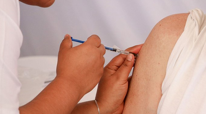 Sociedad Venezolana de Infectología recomienda vacunarse contra el COVID-19 en 2024