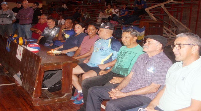 Voleibol zuliano celebra a lo grande su día y los 85 de Lino Connell