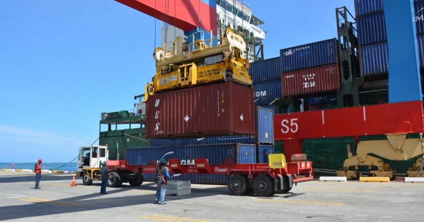 Denuncian que aduanas desconocen exoneraciones de impuestos a importaciones por la «orden del Presidente»