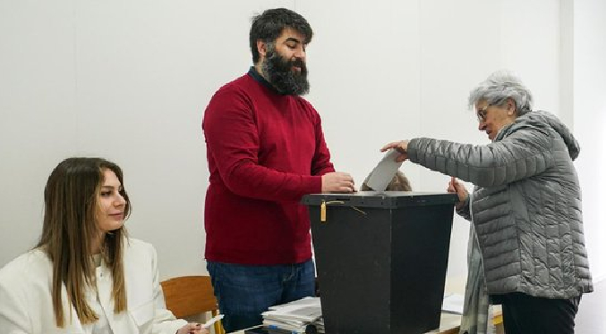 Abren centros electorales en Portugal en comicios para elegir al sucesor de Costa