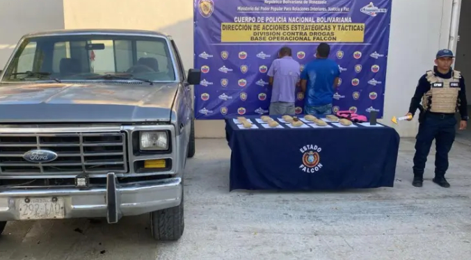 Detienen a dos hombres con más de 5 kilos de droga en Los Taques