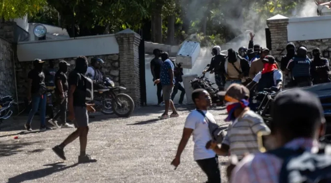 Cerca de tres mil 600 presos están fugados de la cárcel de Puerto Príncipe