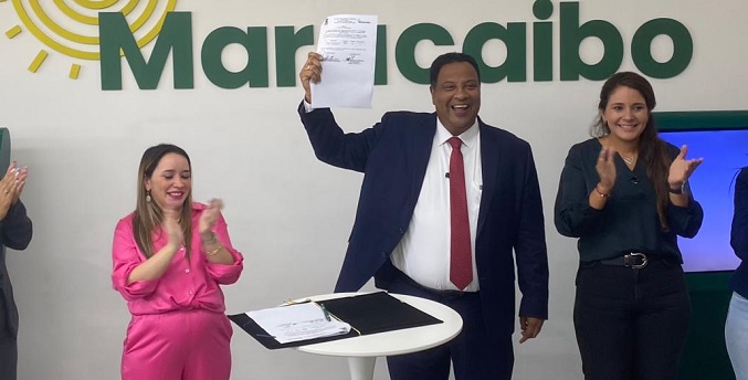 Alcalde de Maracaibo firma seguro HCM para los trabajadores municipales