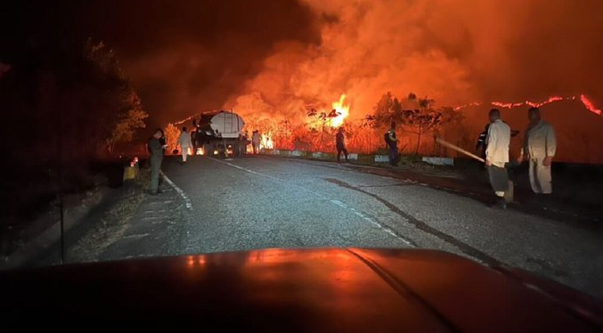 Despliegan a 120 funcionarios para combatir incendio forestal en Aragua