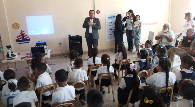 Gobernación junto a LUZ brindan jornada educativa y social en la Escuela Altos de Milagro Norte