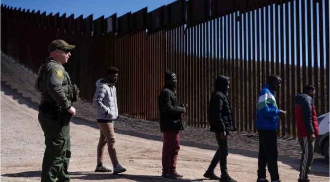 Llegada de migrantes a la frontera México-EEUU crece por retraso de ley antinmigrante SB4