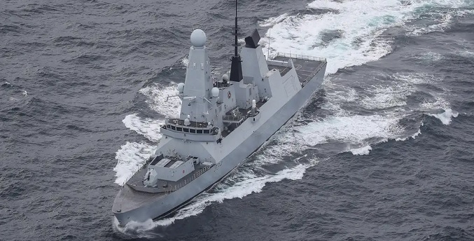 La Marina británica alerta de una explosión cerca de un buque que navega por el mar Rojo