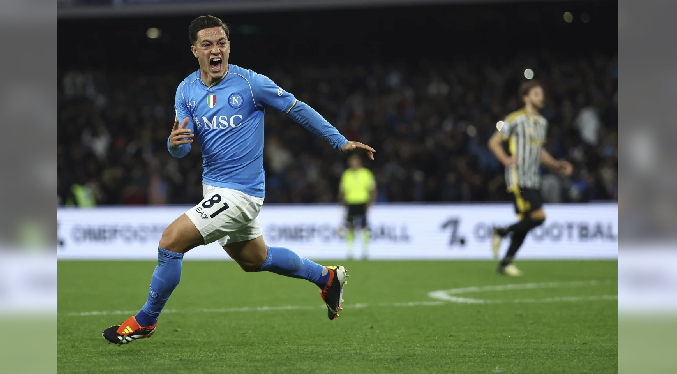 Napoli redescubre la forma que los llevó al título y derrota 2-1 a Juventus
