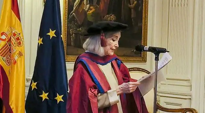 La actriz española Núria Espert, investida doctora honoris causa por la Universidad de Londres