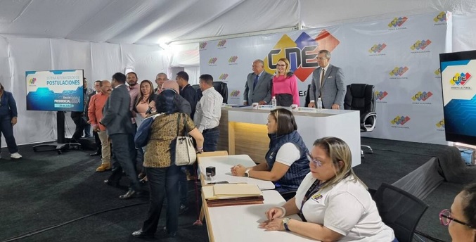 PCV y Podemos postulan a Maduro ante el CNE para las presidenciales