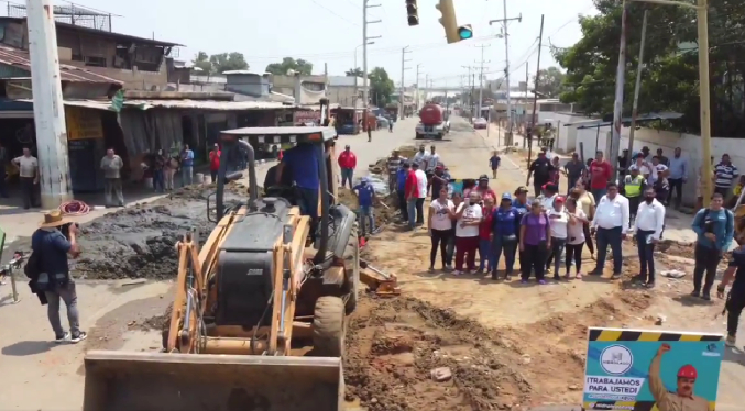 Ejecutan reparación del colector de aguas servidas en el sector Santa Rosalía de Maracaibo