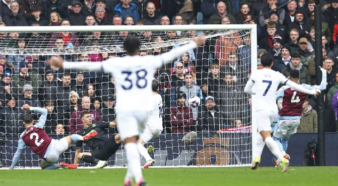 El Tottenham gana 4-0 al Aston Villa y aprieta la lucha por la cuarta plaza