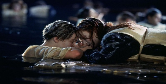 Subastan trozo de madera de la escena final de Titanic por más de 700.000 dólares