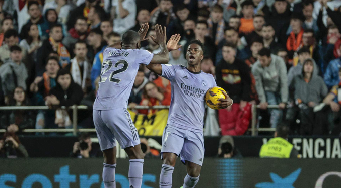 Vinicius salva el empate 2-2 del Real Madrid ante el Valencia