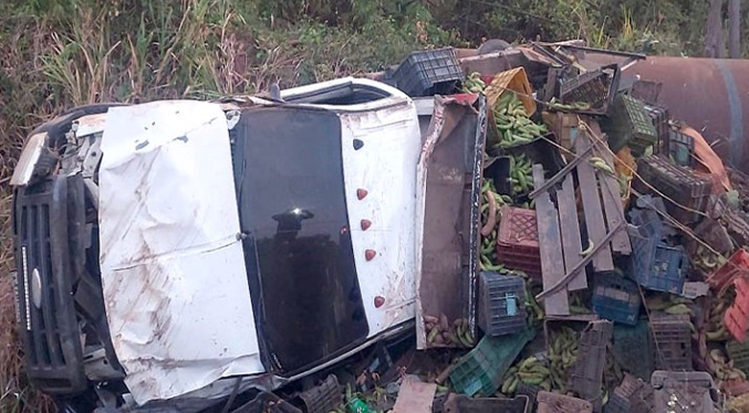 Un herido deja el vuelco de una camión en la Lara Zulia