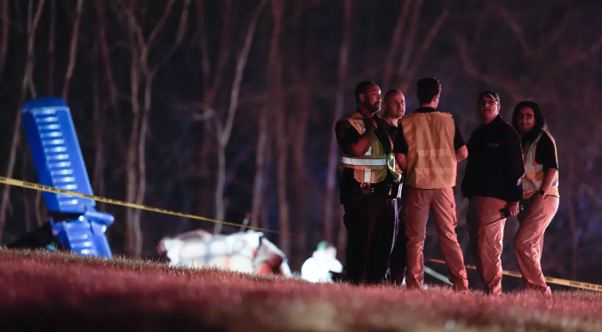 Cinco muertos tras estrellarse un avión pequeño junto a una autopista de Nashville