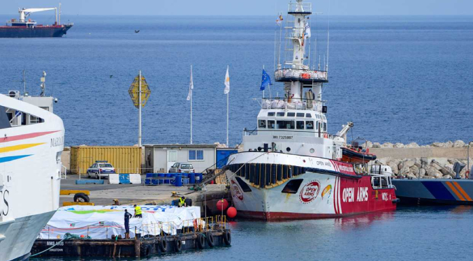 El primer barco de ayuda a Gaza sale desde un puerto de Chipre