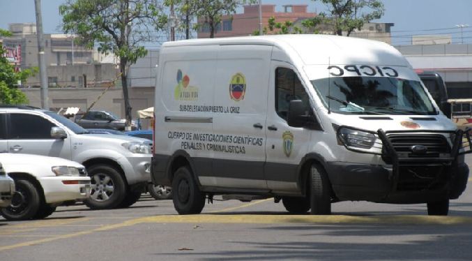Comisión policial halla un muerto y un lesionado en plena vía de Puerto La Cruz