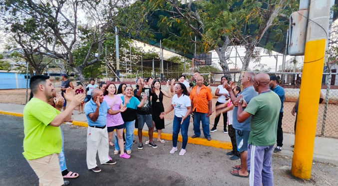 Habitantes del barrio Dalia de Fernández denuncian que tienen un mes sin servicio eléctrico