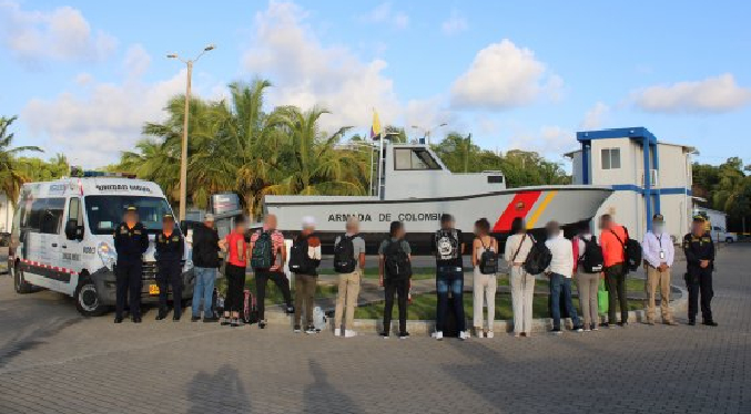 Rescatan a 17 migrantes irregulares en el mar Caribe, entre ellos algunos venezolanos