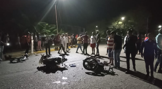 Un joven muere y dos personas resultan heridas en choque de motos en el estado Sucre
