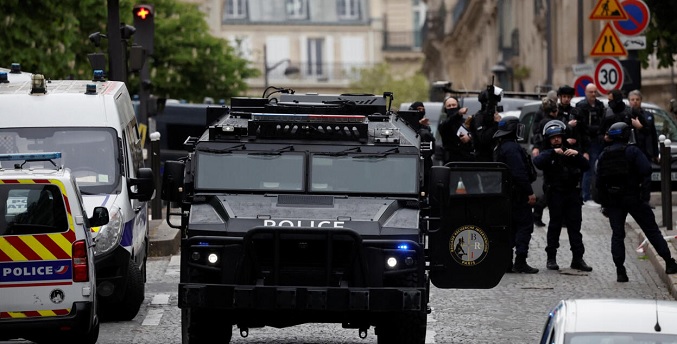Policía de París detiene a presunto terrorista que entró en el consulado de Irán este viernes