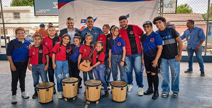 Gobernación dota de instrumentos gaiteros a ocho parroquias de Maracaibo y San Francisco