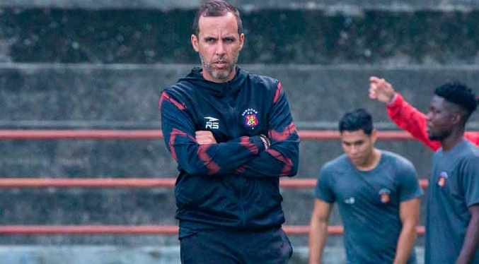Caracas FC despide a su técnico y designa a Henry Meléndez para el puesto