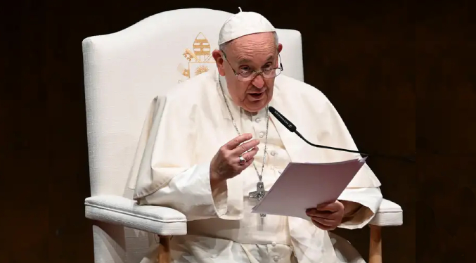 Vaticano: El cambio de sexo amenaza la dignidad humana