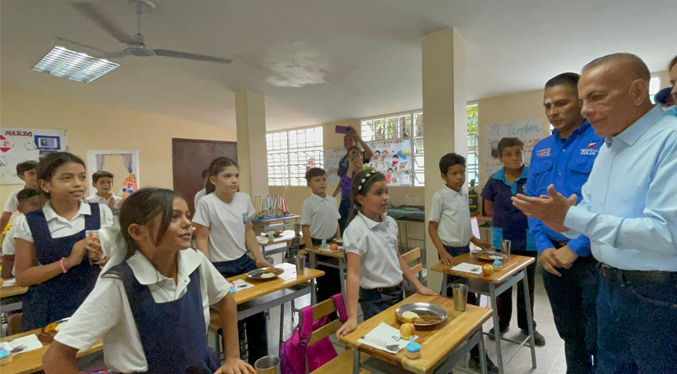Gobernador Rosales anuncia el fortalecimiento del PAEZ en escuelas de Zulia