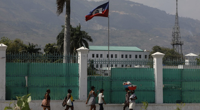 Hombres armados atacan el Palacio Presidencial en Haití