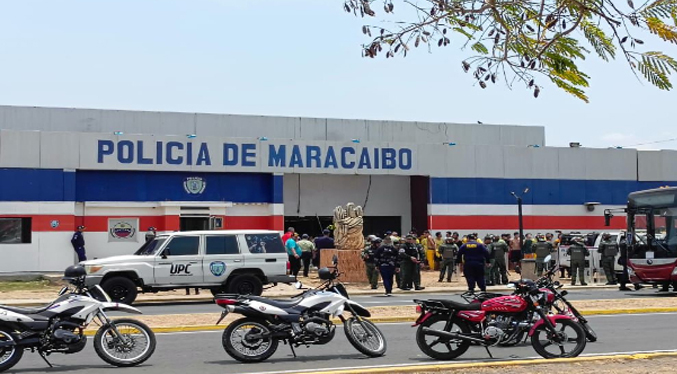 Trasladan 13 detenidos más desde la sede de Polimaracaibo