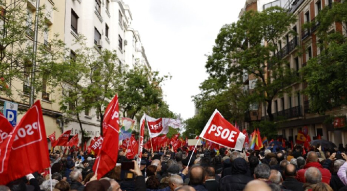 Socialistas realizan congregación para dar apoyo a Pedro Sánchez en Madrid