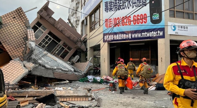 Continúan las labores de rescate de más de 600 personas tras el terremoto de Taiwán