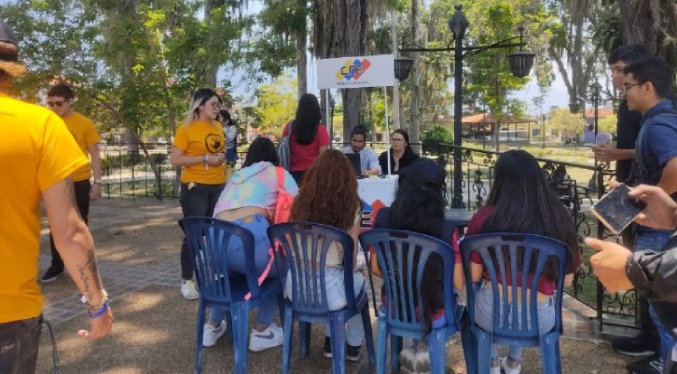 Movimientos estudiantiles de la ULA promueven inscripción de nuevos votantes en el CNE