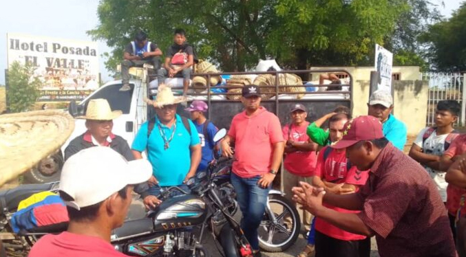 Por cuarto día consecutivo un grupo de indígenas yukpas exige paso hacia Caracas