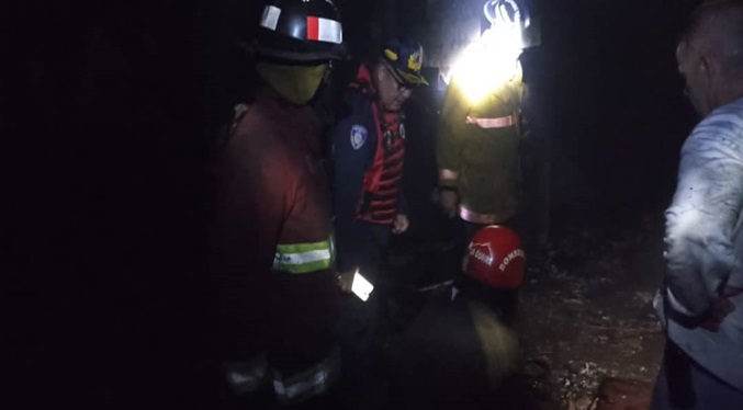 Sistema Nacional de Gestión de Riesgo sofoca incendio en almacenes abandonados en La Guaira