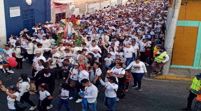 Feligreses de San Rafael de El Moján celebraron con devoción el gran Domingo de la Misericordia
