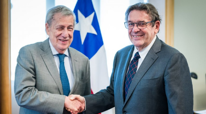 El canciller y el embajador chileno en Venezuela se reunieron a hablar sobre la relación bilateral