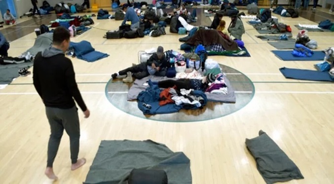 Denver deja sin ayuda a solicitantes de asilo recién llegados